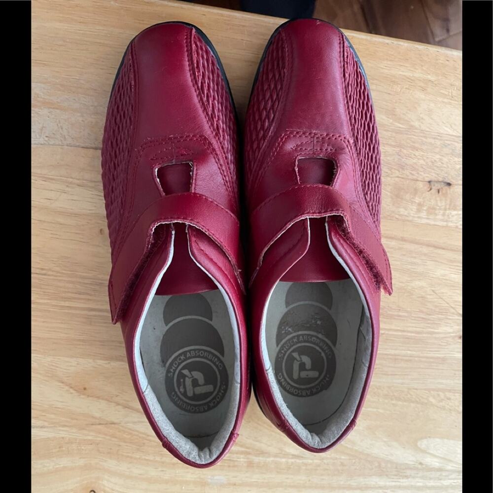 Propet shoes